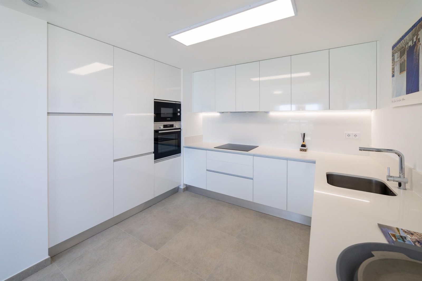 <p>Apartment with garden provided with 3 Bedrooms and 2 Bathrooms, communal swimming pool and underground parking space with storage room. </p>