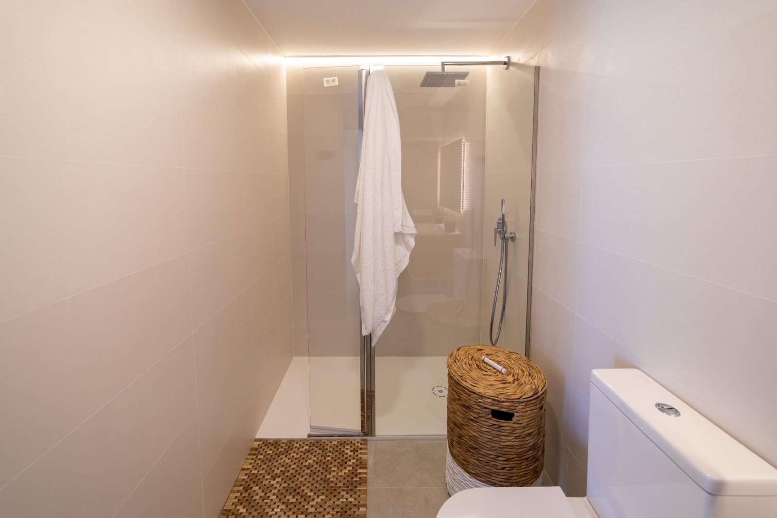 <p>Apartment with garden provided with 3 Bedrooms and 2 Bathrooms, communal swimming pool and underground parking space with storage room. </p>