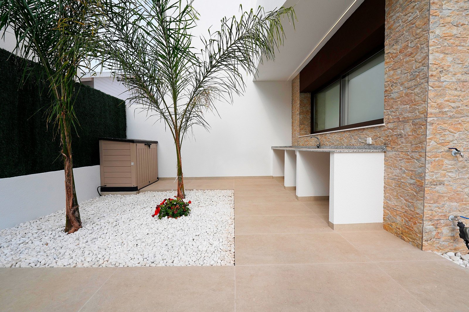 Komfortable Luxusvilla mit Pooloption und Parkplatz