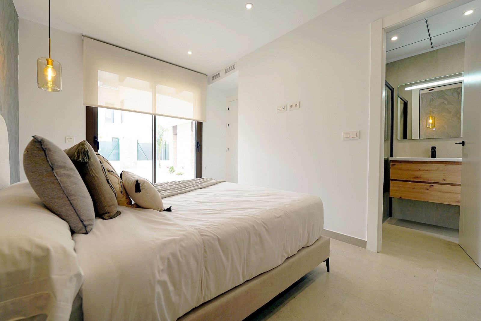 Komfortable Luxusvilla mit Pooloption und Parkplatz