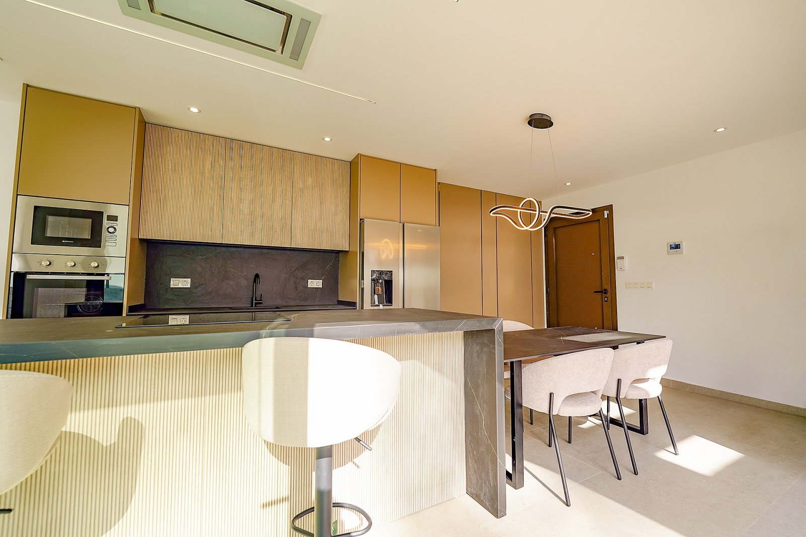 Komfortable Luxusvilla mit Pooloption und Parkplatz