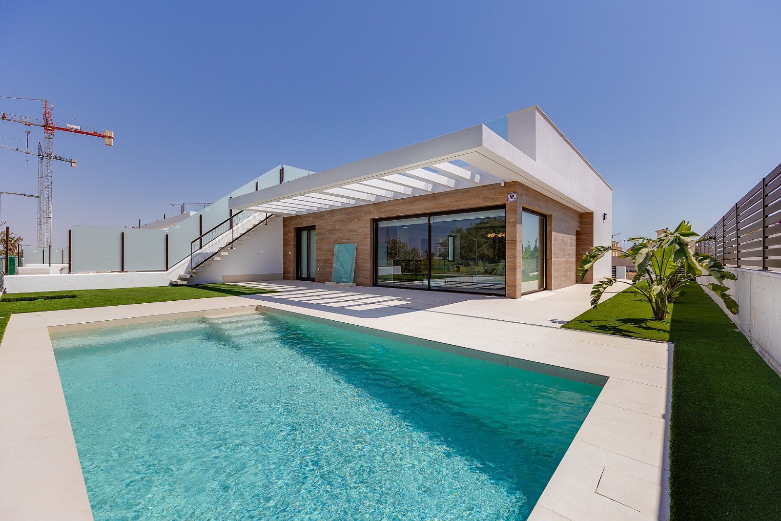 <p>Villa provided with 4 Bedrooms and 4 Bathrooms, private swimming pool and underground garage with cellar. </p><p>Los Alcázares is located on the...