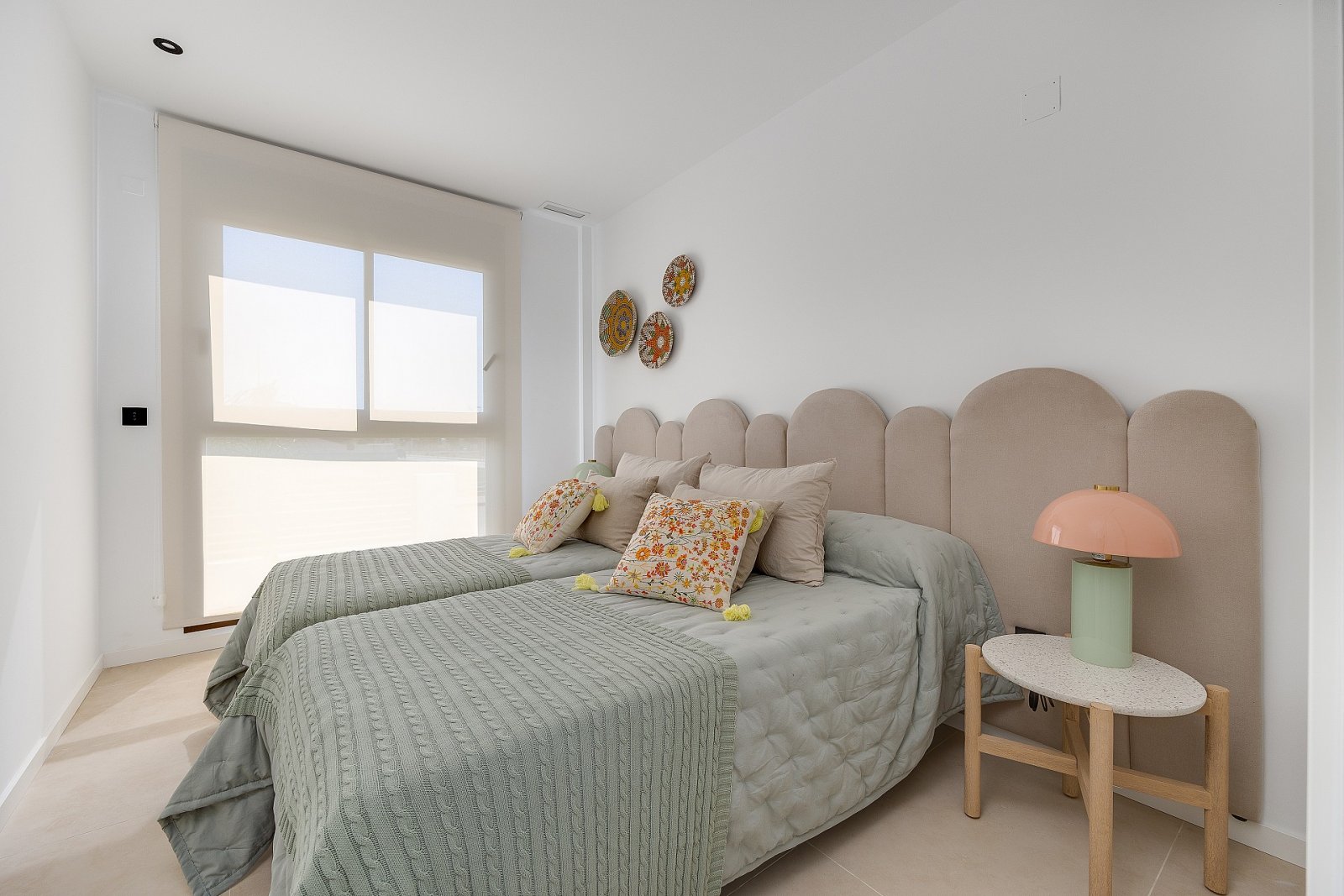 <p>Villa provided with 4 Bedrooms and 4 Bathrooms, private swimming pool and underground garage with cellar. </p><p>Los Alcázares is located on the...