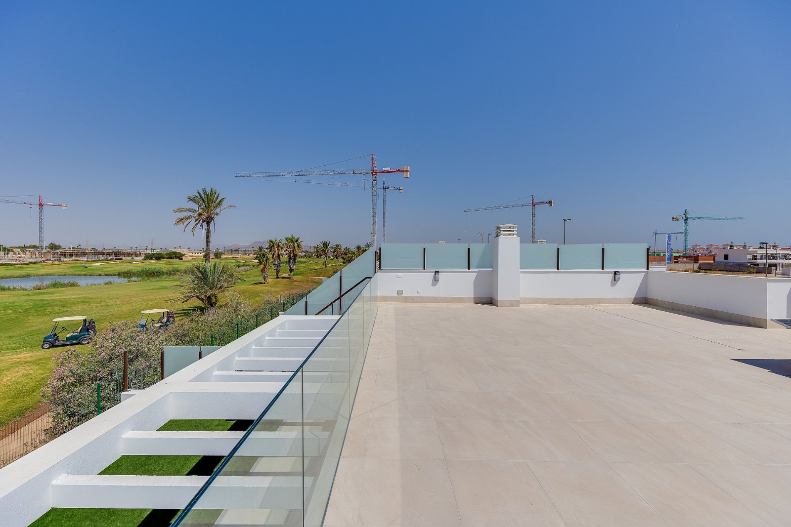 <p>Villa provided with 4 Bedrooms and 4 Bathrooms, private swimming pool and underground garage with cellar. </p><p>Los Alcázares is located on the...
