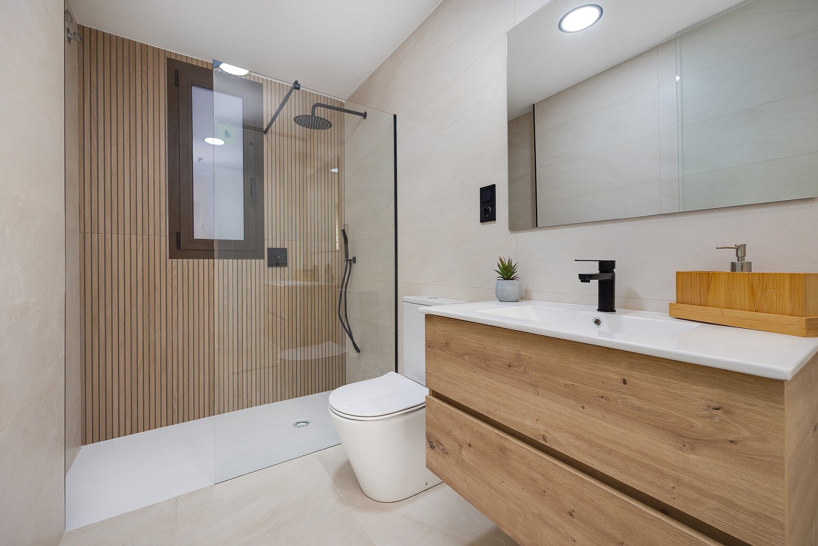 <p>Apartment with terrace provided with 2 Bedrooms and 2 Bathrooms, communal swimming pool and underground parking space. </p><p>A total of 240 con...