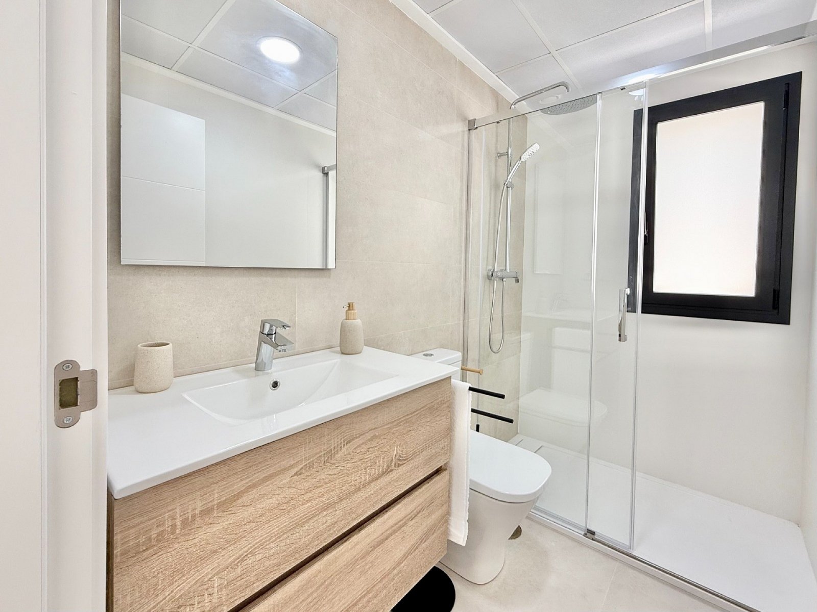 <p>Terraced villa provided with 2 Bedrooms and 2 Bathrooms, communal swimming pool and parking space on own plot. </p>