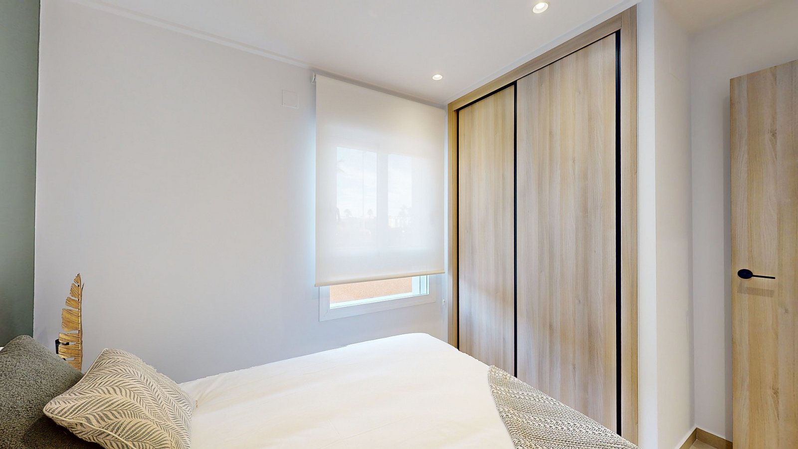 <p>Apartment with garden provided with 3 Bedrooms and 2 Bathrooms, inside & outside swimming pool and underground parking space. </p><p>We are plea...