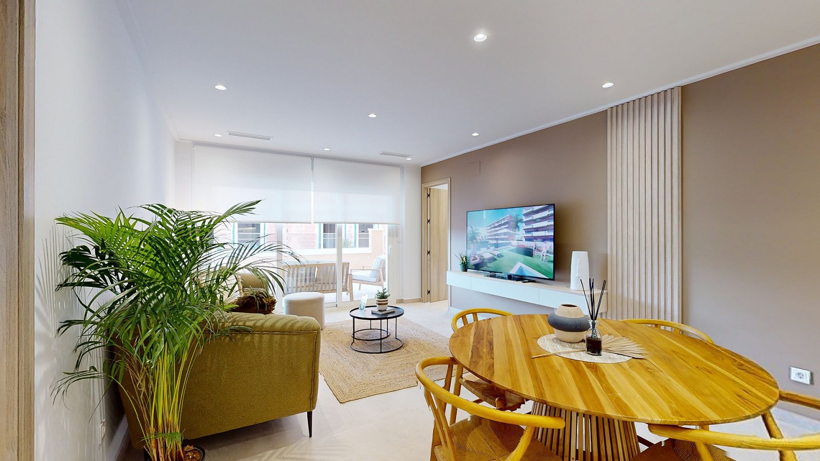 <p>Apartment with garden provided with 3 Bedrooms and 2 Bathrooms, inside & outside swimming pool and underground parking space. </p><p>We are plea...