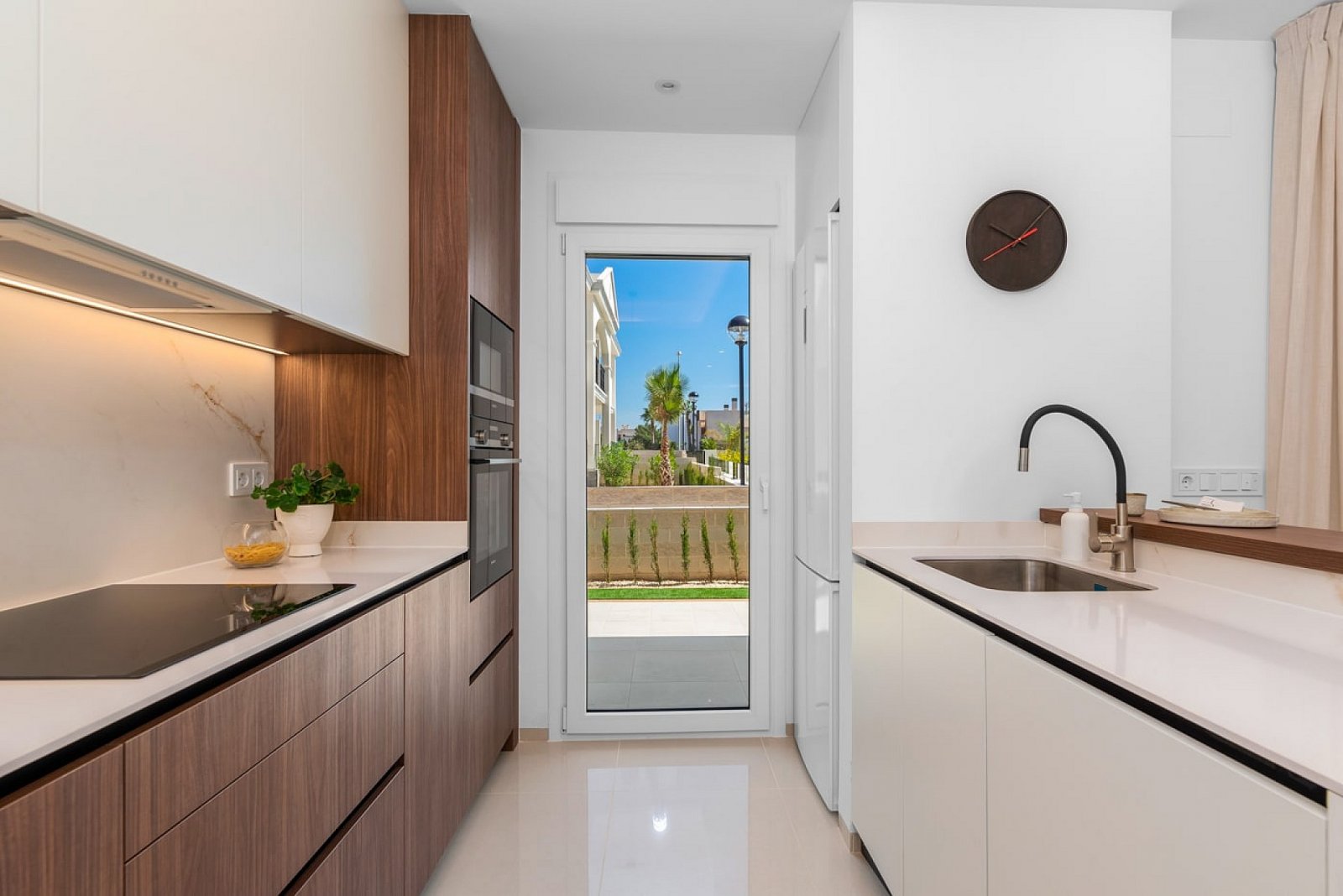 <p>Apartment with garden provided with 3 Bedrooms and 2 Bathrooms, communal swimming pool and private parking space within domain. </p><p>Welcome t...