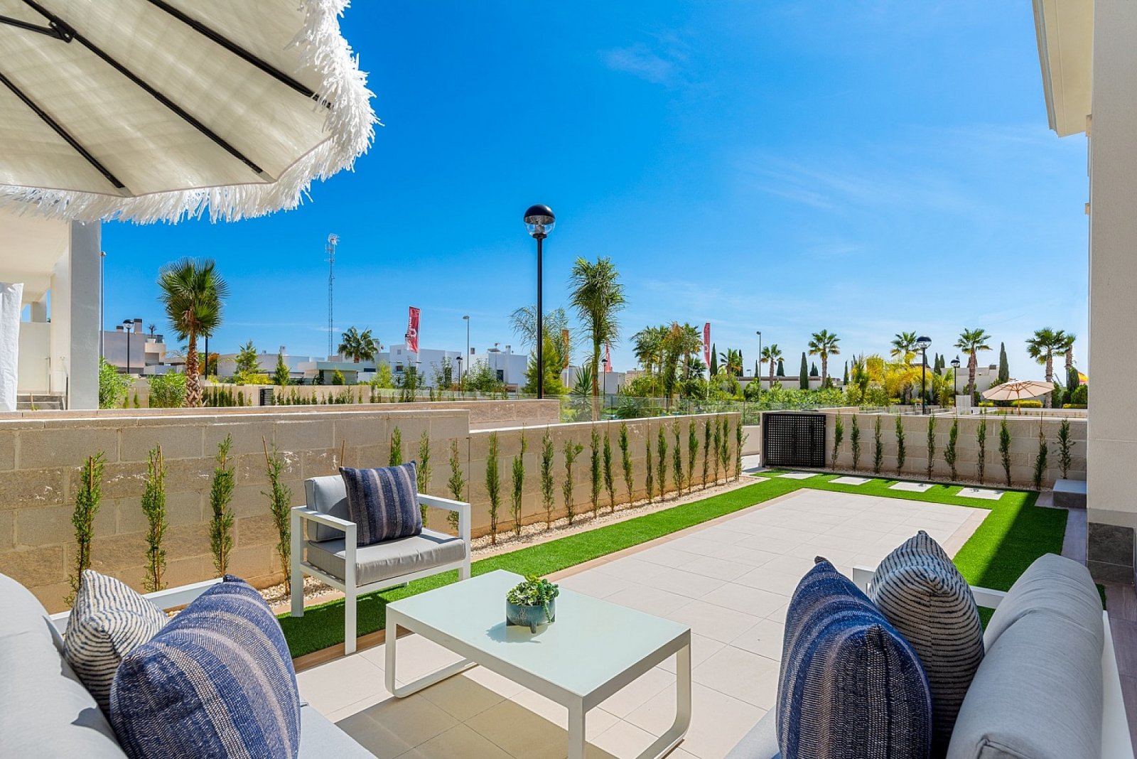 <p>Apartment with garden provided with 3 Bedrooms and 2 Bathrooms, communal swimming pool and private parking space within domain. </p><p>Welcome t...