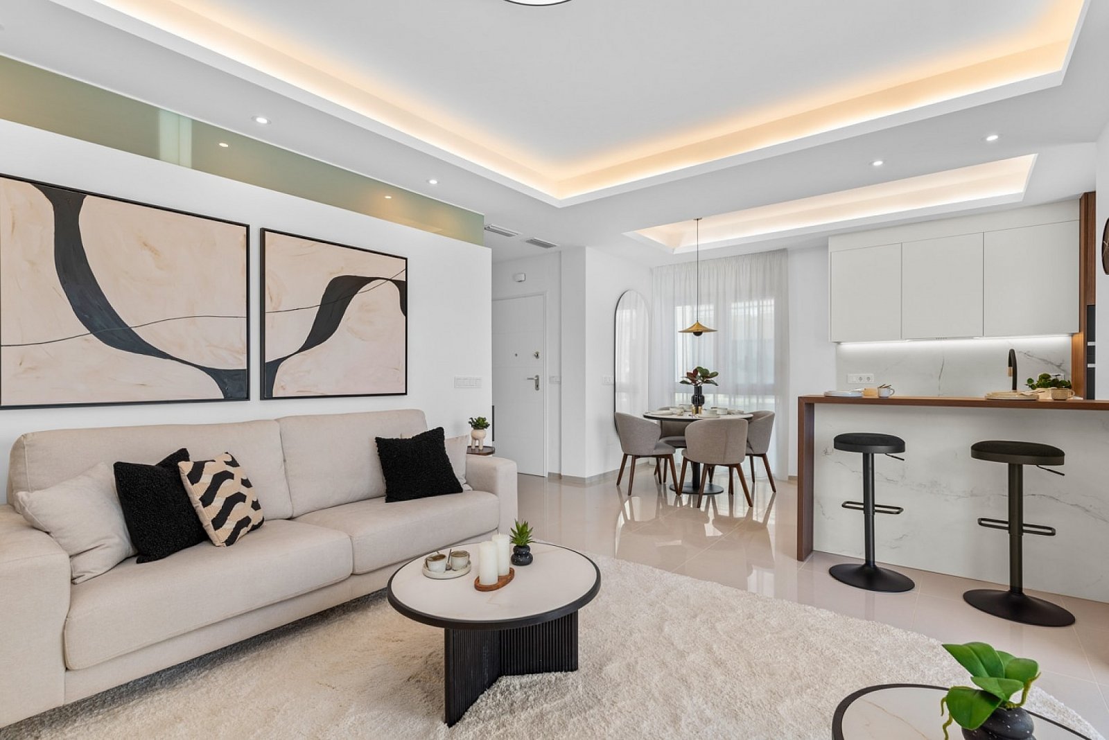 <p>Apartment with garden provided with 3 Bedrooms and 2 Bathrooms, communal swimming pool and private parking space within domain. </p><p>Welcome t...