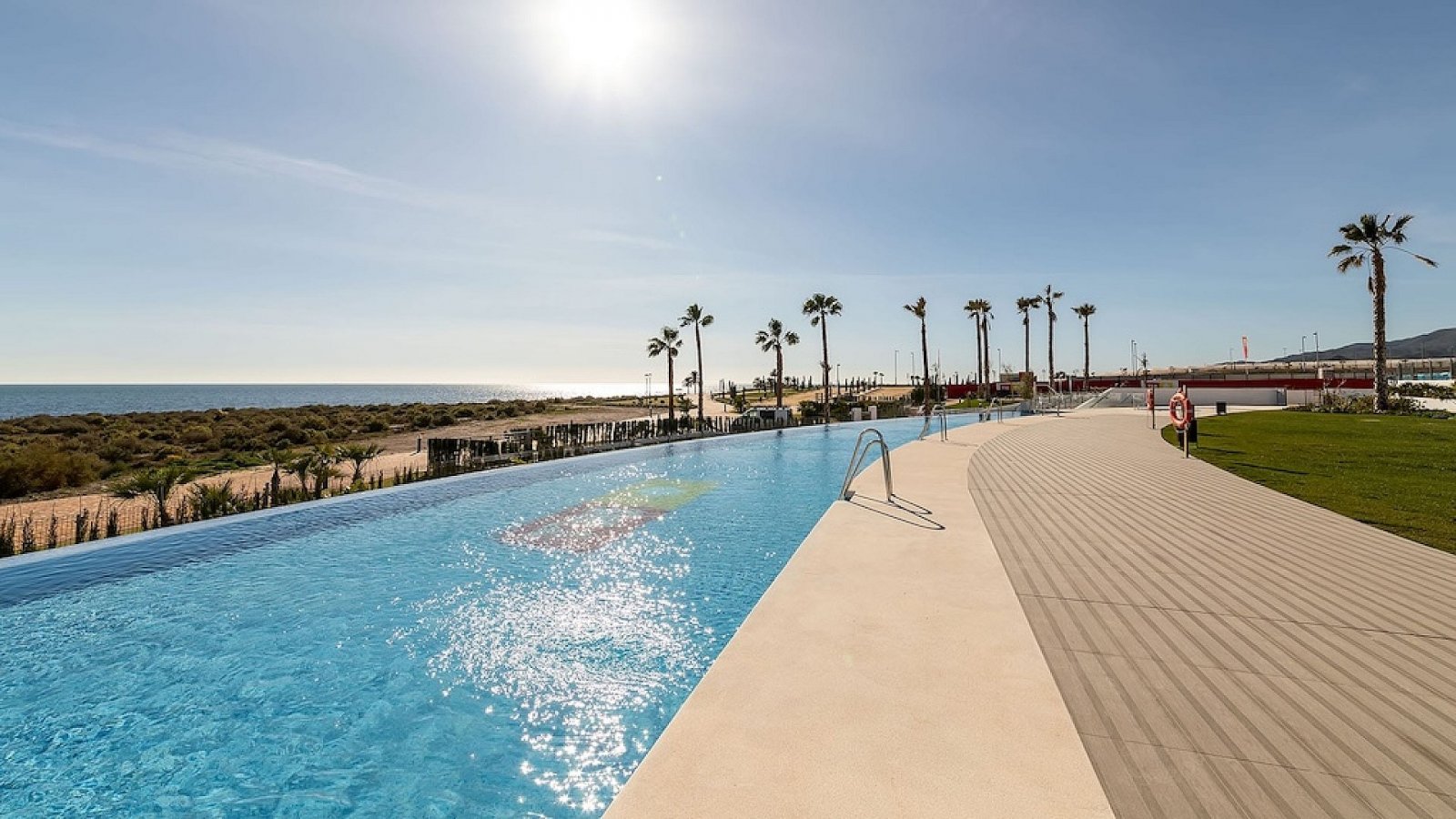 <p>Apartment with garden provided with 3 Bedrooms and 2 Bathrooms, communal swimming pool and underground parking space. </p><p>Step inside these a...