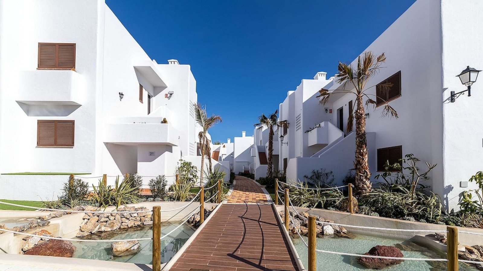 <p>Apartment with garden provided with 3 Bedrooms and 2 Bathrooms, communal swimming pool and underground parking space. </p><p>Step inside these a...