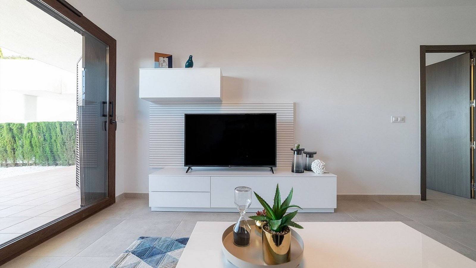 <p>Apartment with garden provided with 3 Bedrooms and 2 Bathrooms, communal swimming pool and underground parking space. </p><p>Step inside these a...
