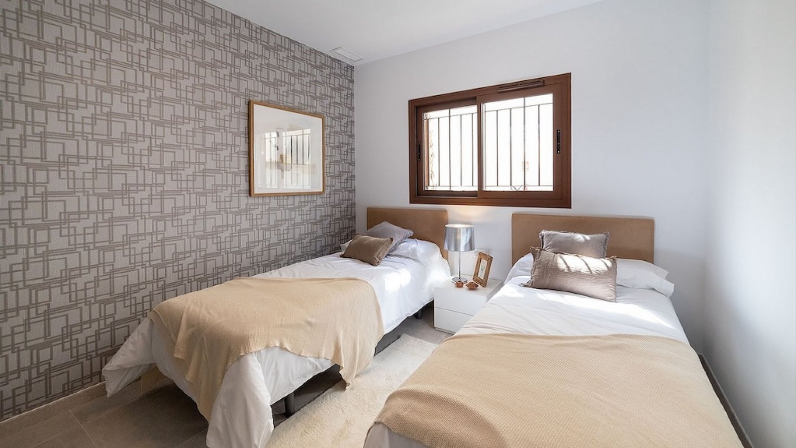 <p>Apartment with garden provided with 3 Bedrooms and 2 Bathrooms, communal swimming pool and underground parking space. </p><p>Step inside these a...