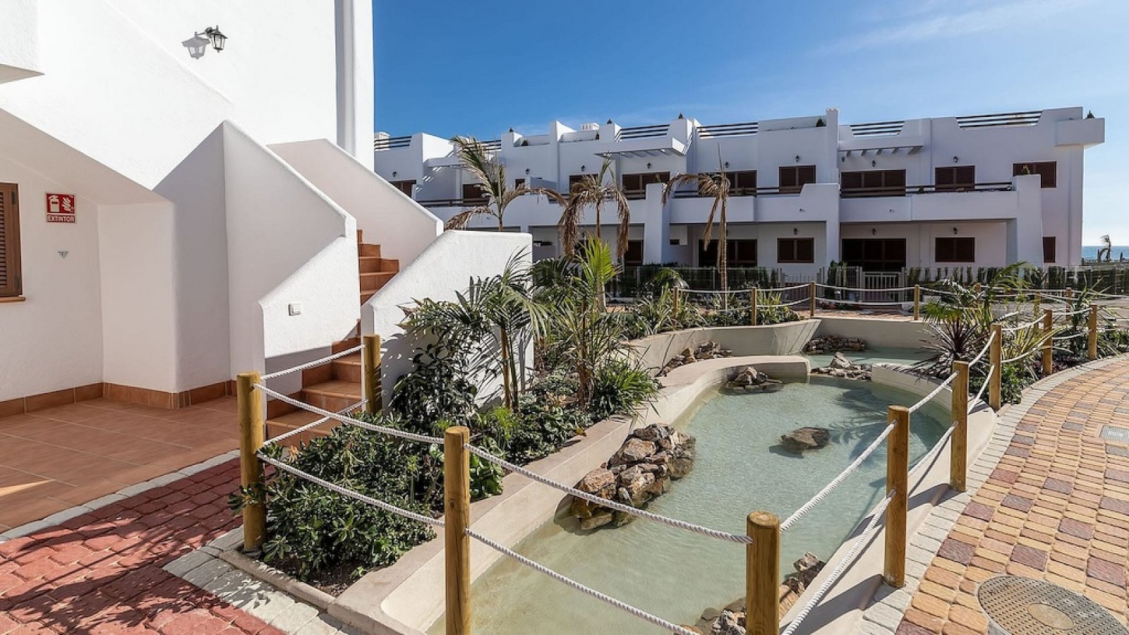 <p>Apartment with garden provided with 3 Bedrooms and 2 Bathrooms, communal swimming pool and underground parking space. </p><p>Step inside these a...