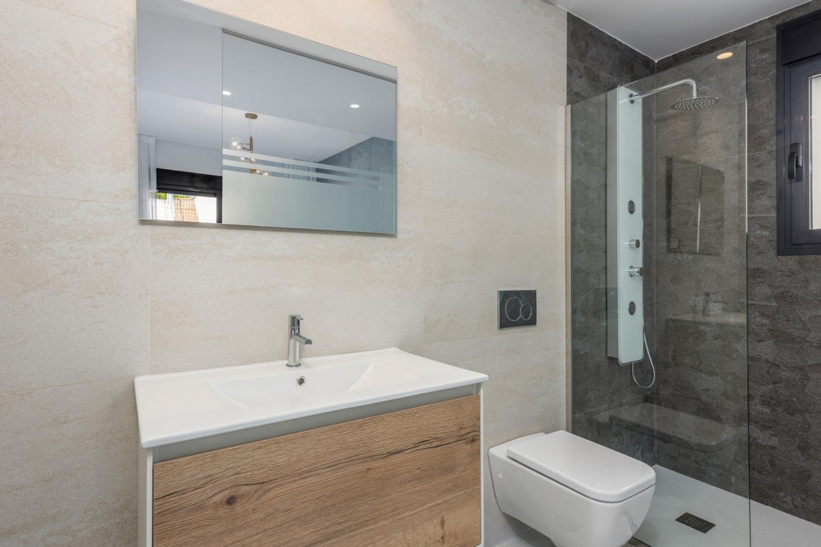 <p>Apartments - solarium provided with 2 Bedrooms and 2 Bathrooms, private swimming pool and private parking space within domain. </p><p>Choice bet...