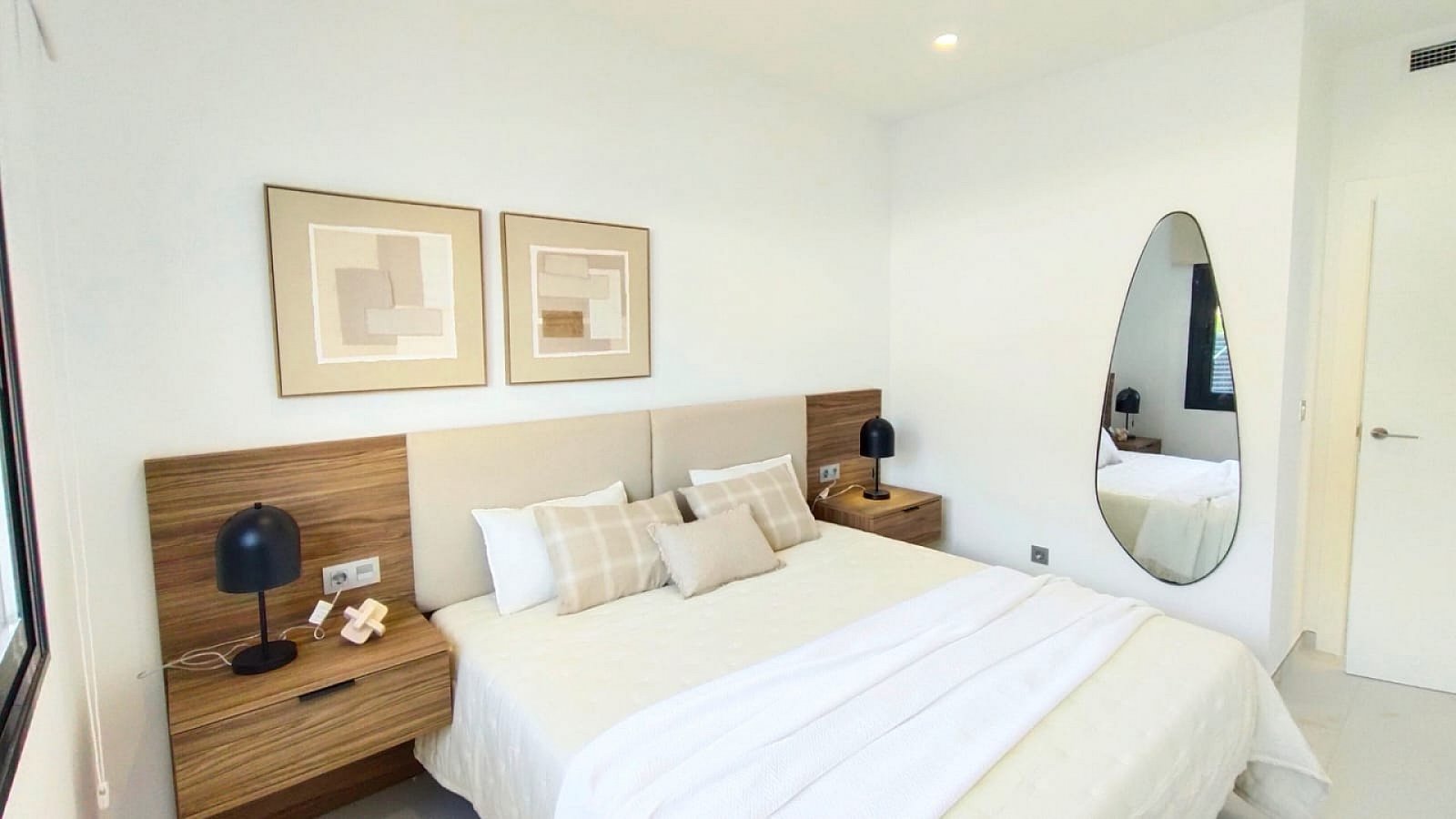 <p>Villa provided with 3 Bedrooms and 2 Bathrooms, private swimming pool and parking space on own plot. </p><p>A small complex of only 5 villas, bu...