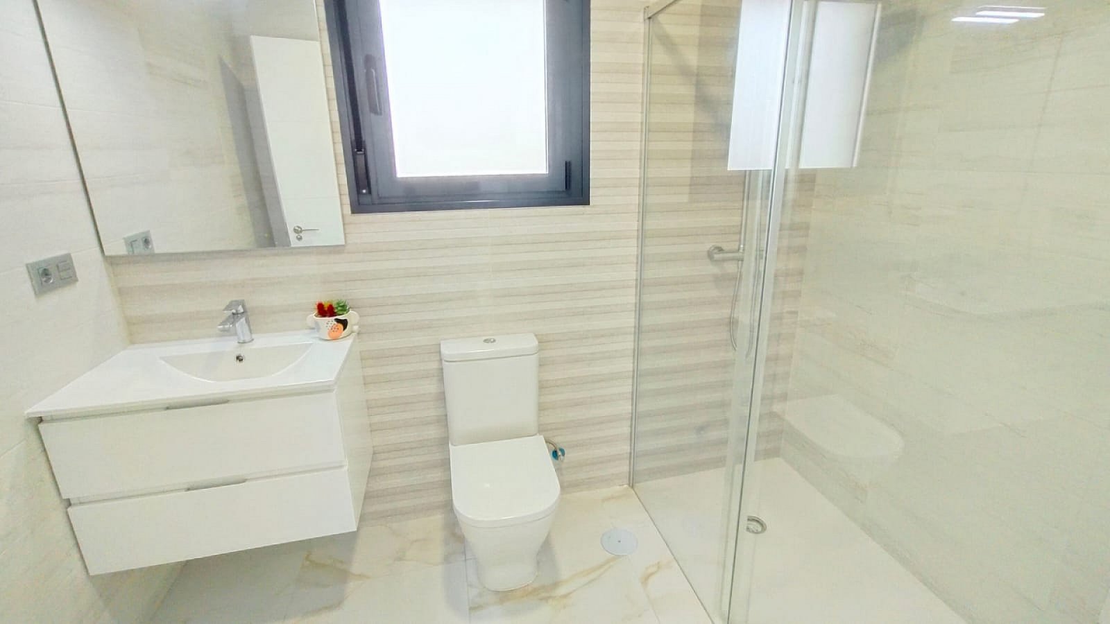 <p>Villa provided with 3 Bedrooms and 2 Bathrooms, private swimming pool and parking space on own plot. </p><p>A small complex of only 5 villas, bu...