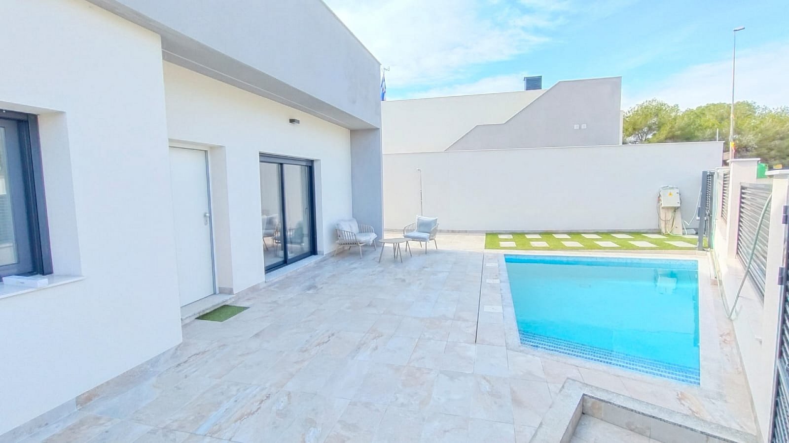 <p>Villa provided with 3 Bedrooms and 2 Bathrooms, private swimming pool and parking space on own plot. </p><p>A small complex of only 5 villas, bu...