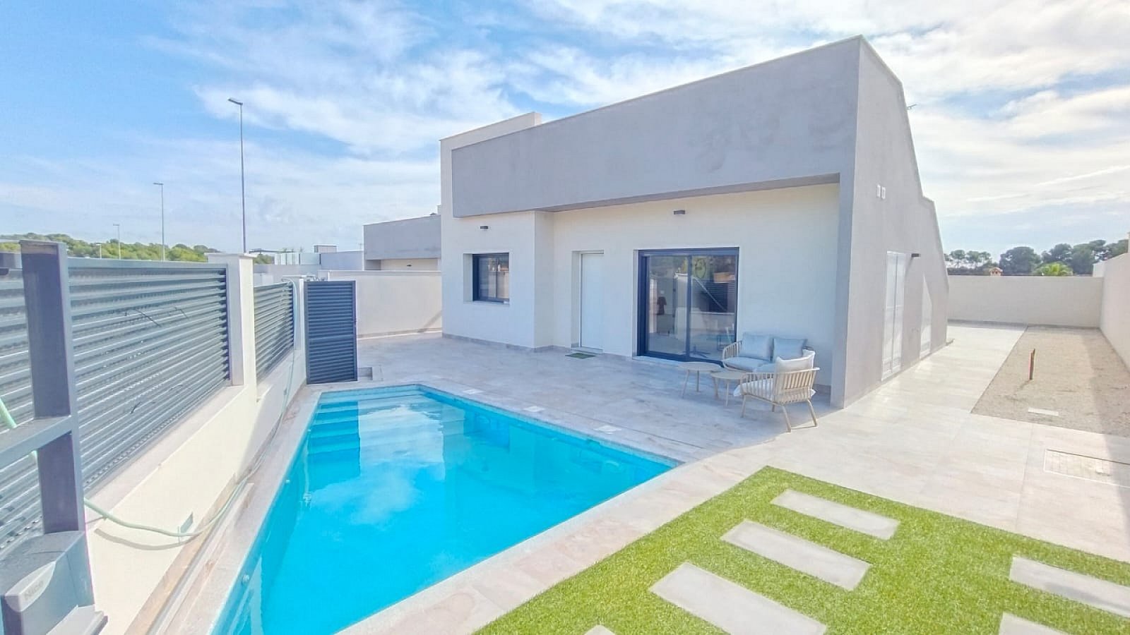 <p>Villa provided with 3 Bedrooms and 2 Bathrooms, private swimming pool and parking space on own plot. </p><p>A small complex of only 5 villas, bu...