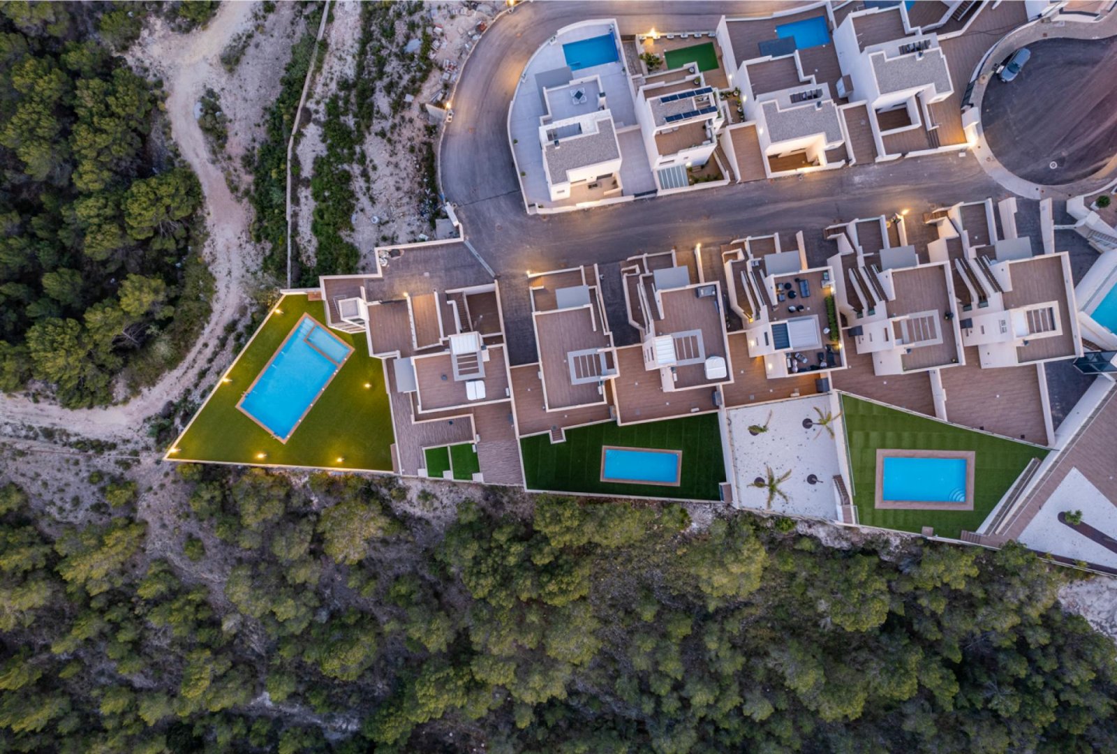 <p>Apartment with garden provided with 2 Bedrooms and 2 Bathrooms, communal swimming pool and private parking space within domain. </p><p>Choice be...