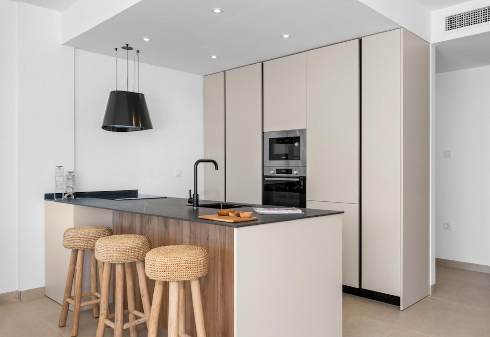 <p>Apartments - solarium provided with 2 Bedrooms and 2 Bathrooms, communal swimming pool and underground parking space with storage room. </p><p>D...