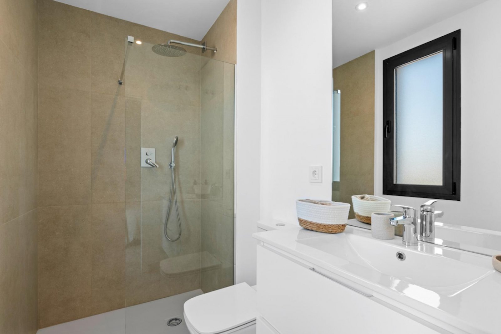 <p>Apartments - solarium provided with 2 Bedrooms and 2 Bathrooms, communal swimming pool and underground parking space with storage room. </p><p>D...