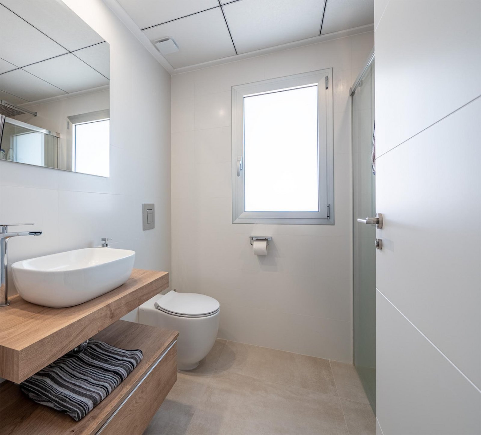 <p>Villa provided with 4 Bedrooms and 3 Bathrooms, private swimming pool and parking space on own plot. </p><p>Discover these luxury villas with br...