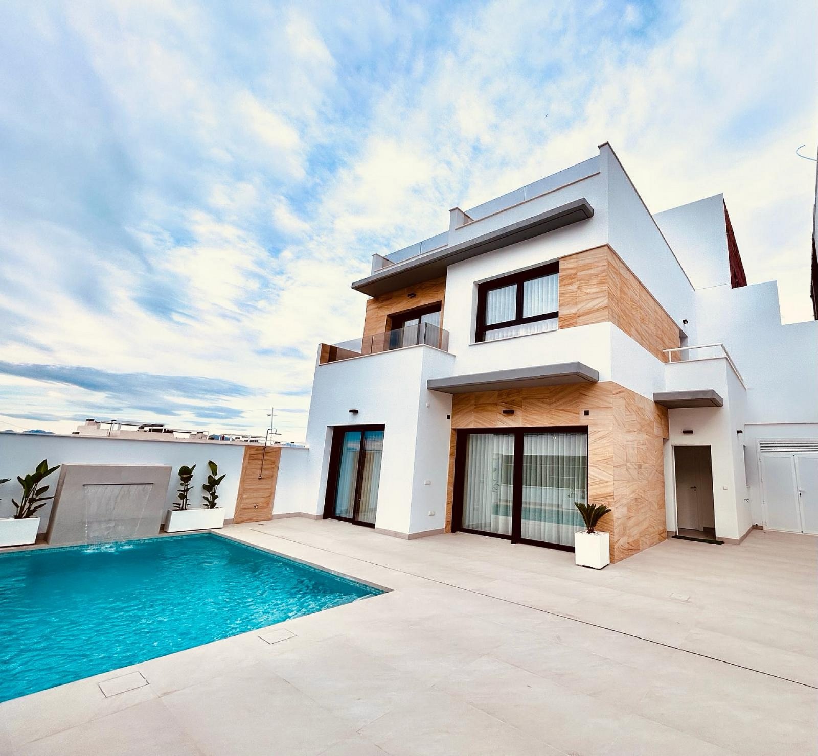 <p>Villa with basement provided with 3 Bedrooms and 3 Bathrooms, private swimming pool and parking space on own plot. </p><p>The villas are in a pr...