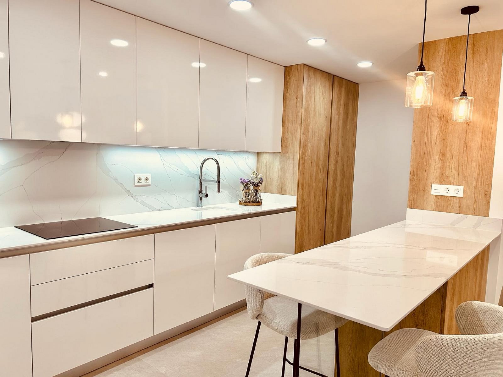 <p>Villa with basement provided with 3 Bedrooms and 3 Bathrooms, private swimming pool and parking space on own plot. </p><p>The villas are in a pr...