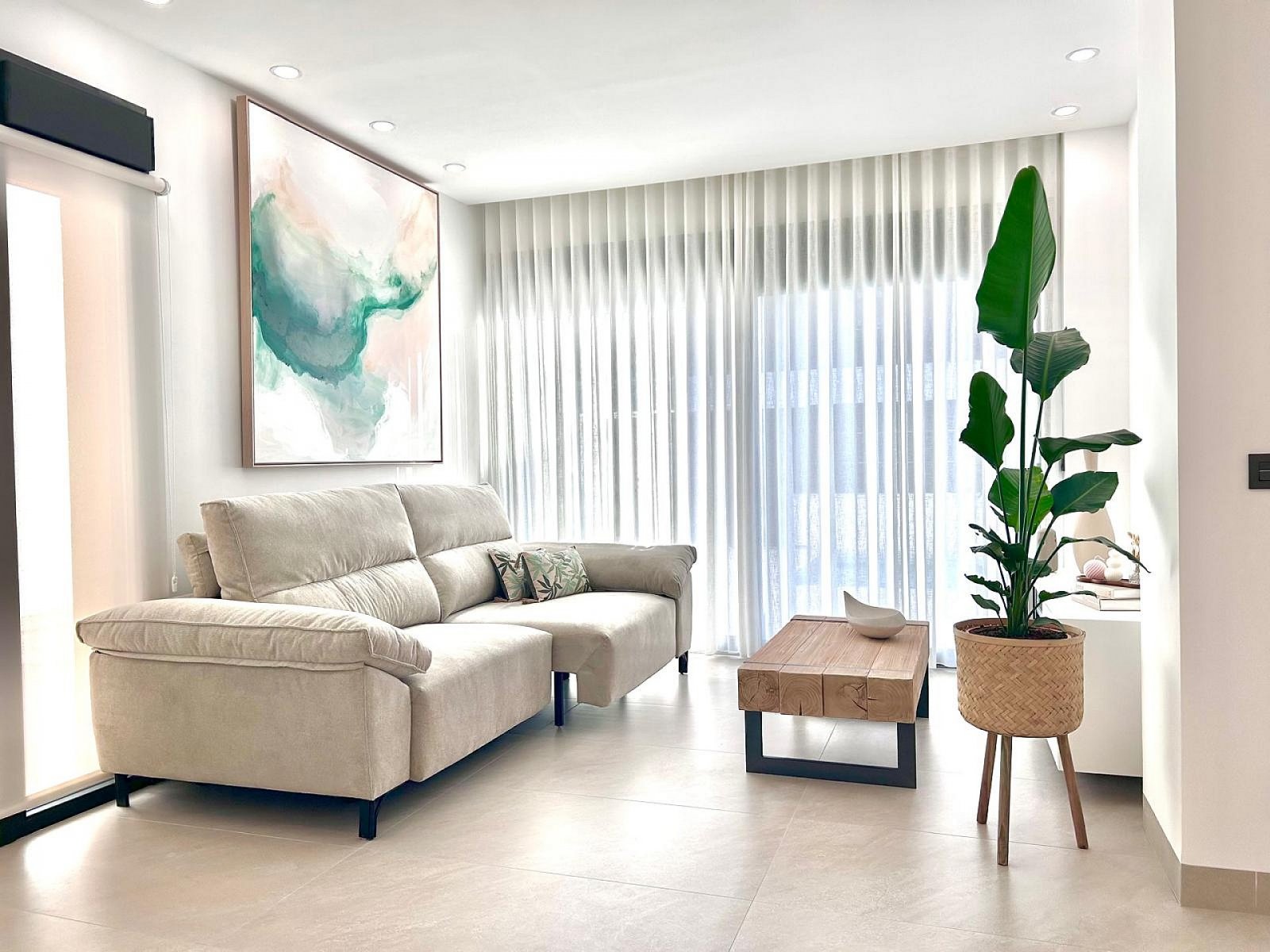 <p>Villa with basement provided with 3 Bedrooms and 3 Bathrooms, private swimming pool and parking space on own plot. </p><p>The villas are in a pr...