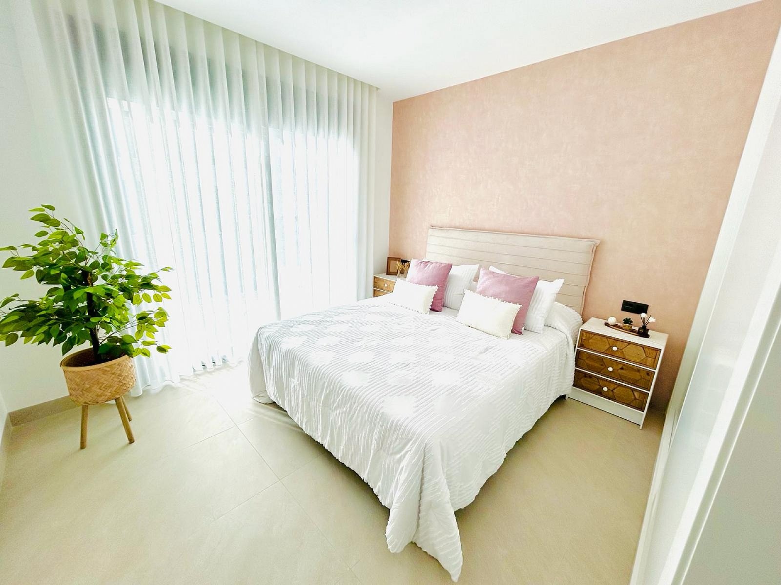 <p>Villa with basement provided with 3 Bedrooms and 3 Bathrooms, private swimming pool and parking space on own plot. </p><p>The villas are in a pr...