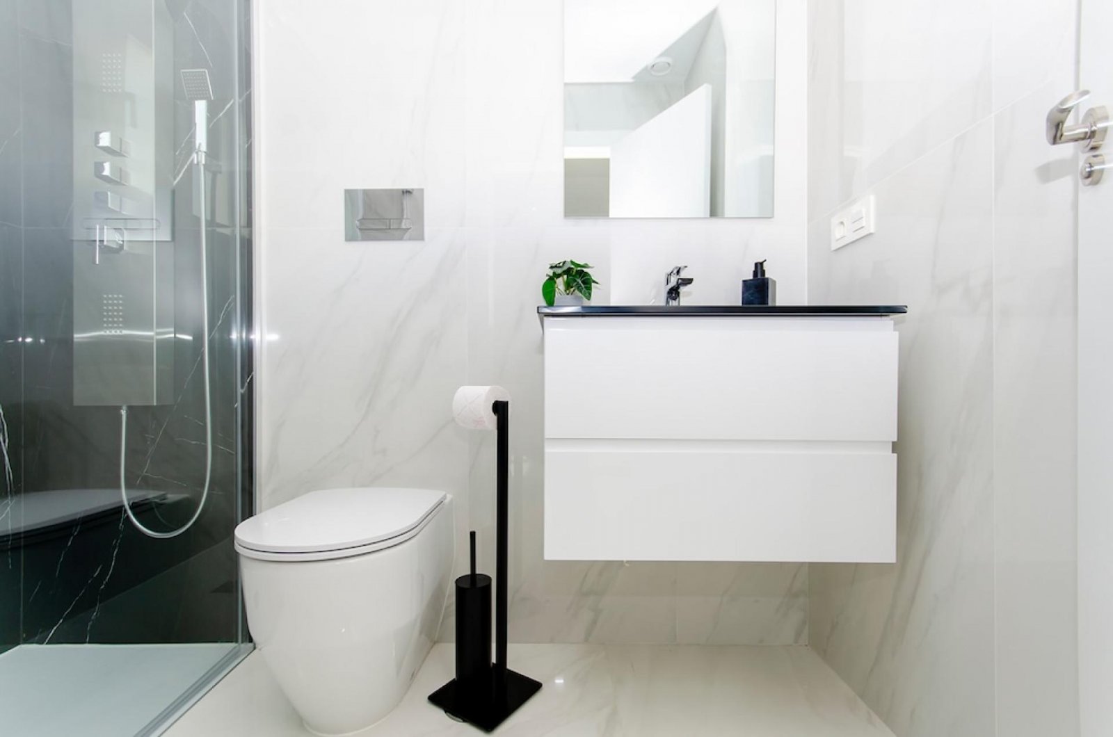 <p>Villa provided with 3 Bedrooms and 3 Bathrooms, private swimming pool and parking space on own plot. </p><p>Modern villas on spacious plots. Loc...