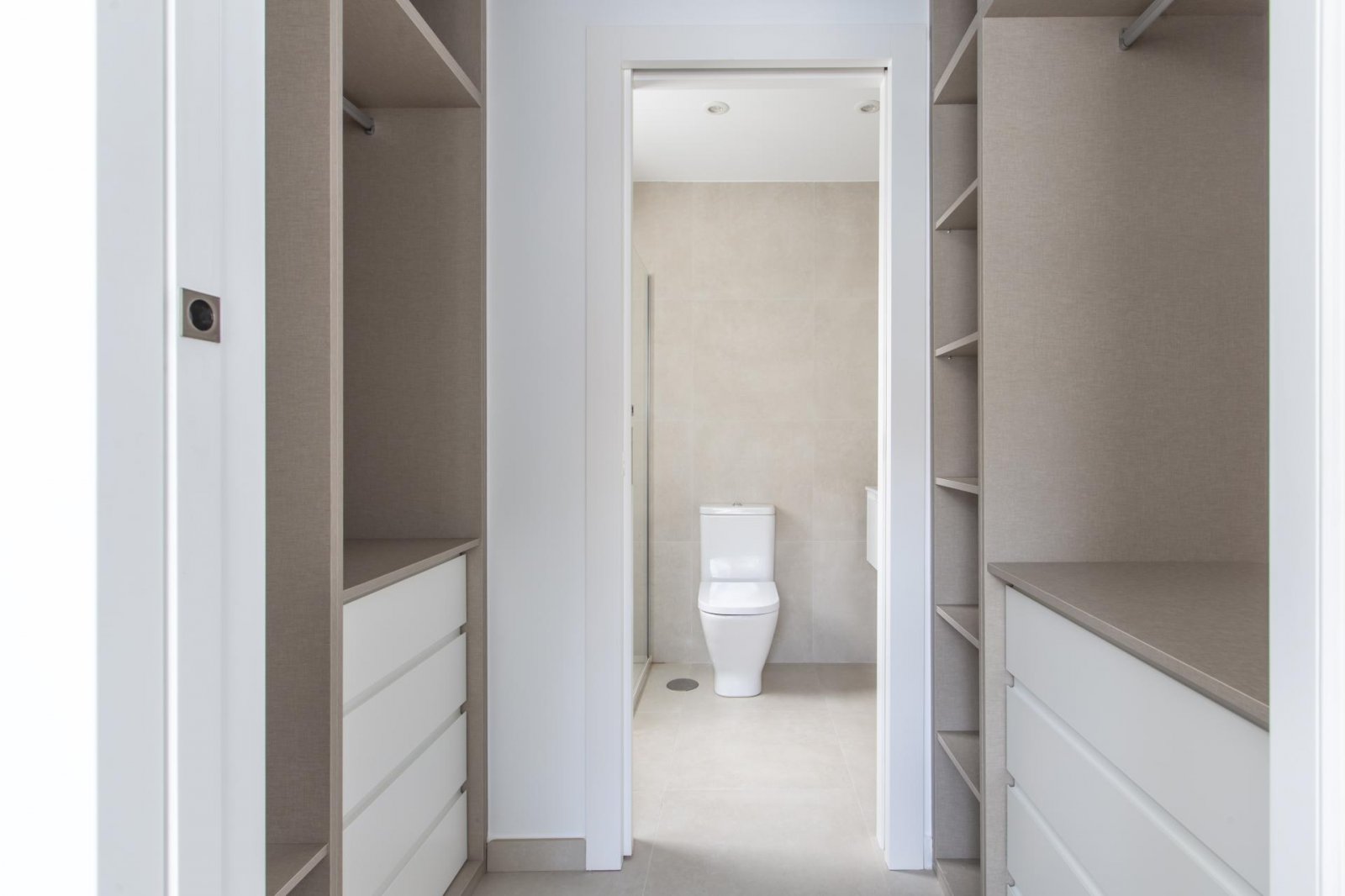 <p>Villa provided with 3 Bedrooms and 3 Bathrooms, private swimming pool and parking space on own plot. </p><p>These villas are being built within ...