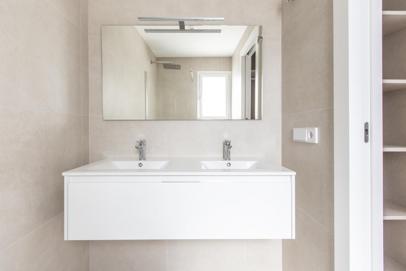 <p>Villa provided with 3 Bedrooms and 3 Bathrooms, private swimming pool and parking space on own plot. </p><p>These villas are being built within ...