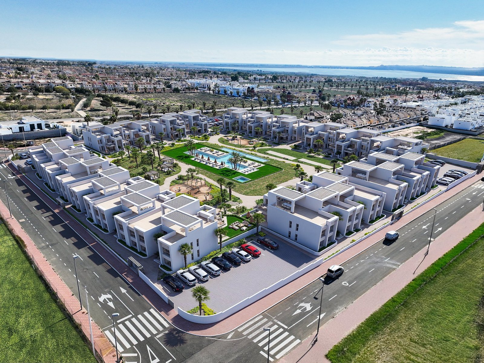 <p>Apartment with garden provided with 3 Bedrooms and 2 Bathrooms, communal swimming pool and parking spot. </p><p>the Lagunas de La Mata y Torrevi...