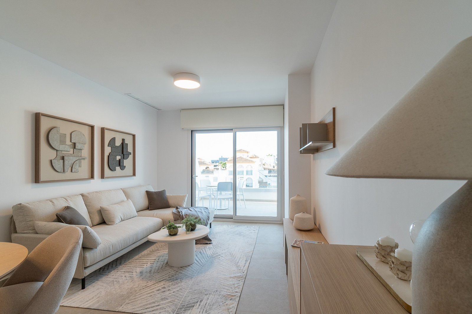 <p>Apartment with garden provided with 2 Bedrooms and 2 Bathrooms, communal swimming pool and underground parking space with storage room. </p>