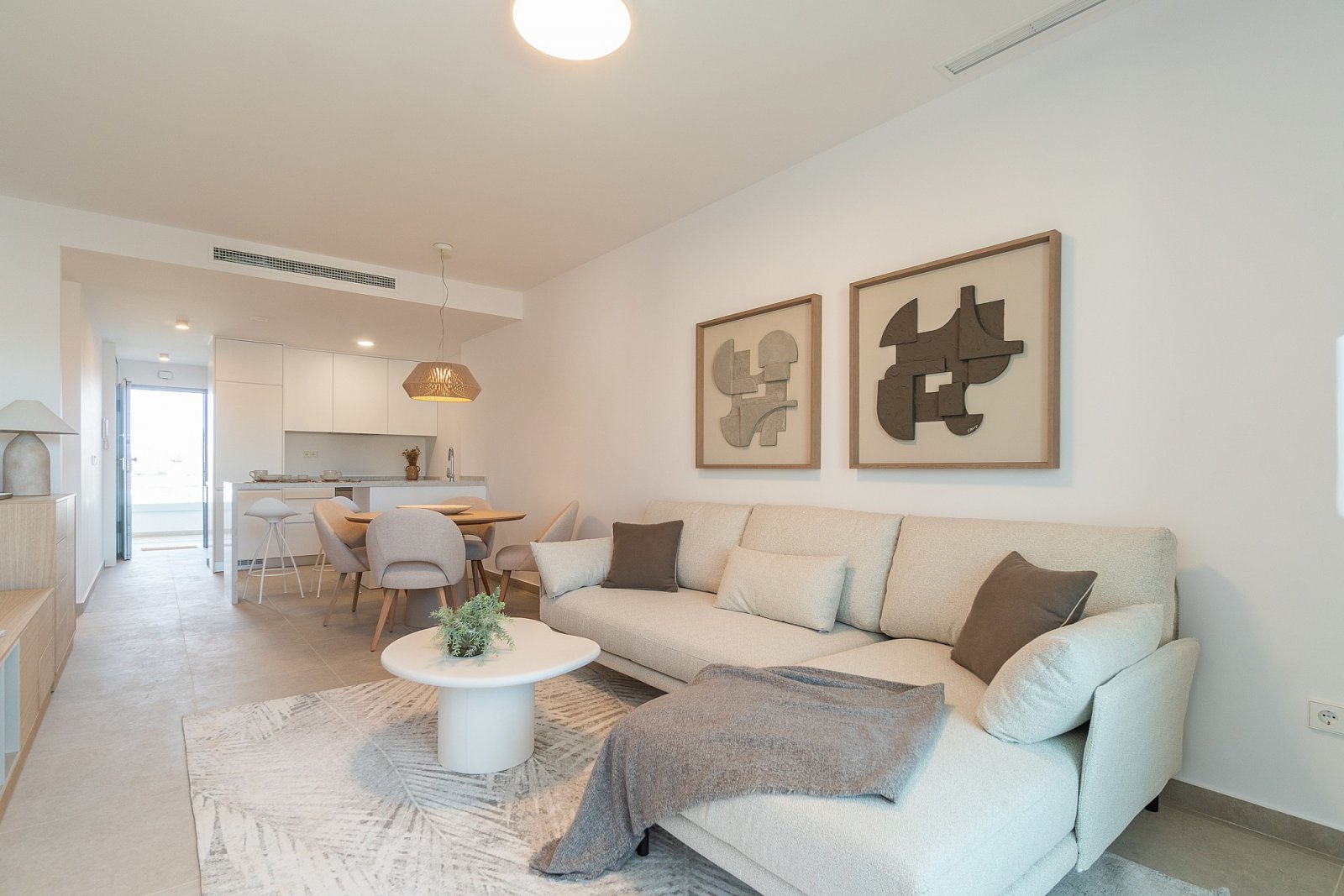 <p>Apartment with garden provided with 2 Bedrooms and 2 Bathrooms, communal swimming pool and underground parking space with storage room. </p>