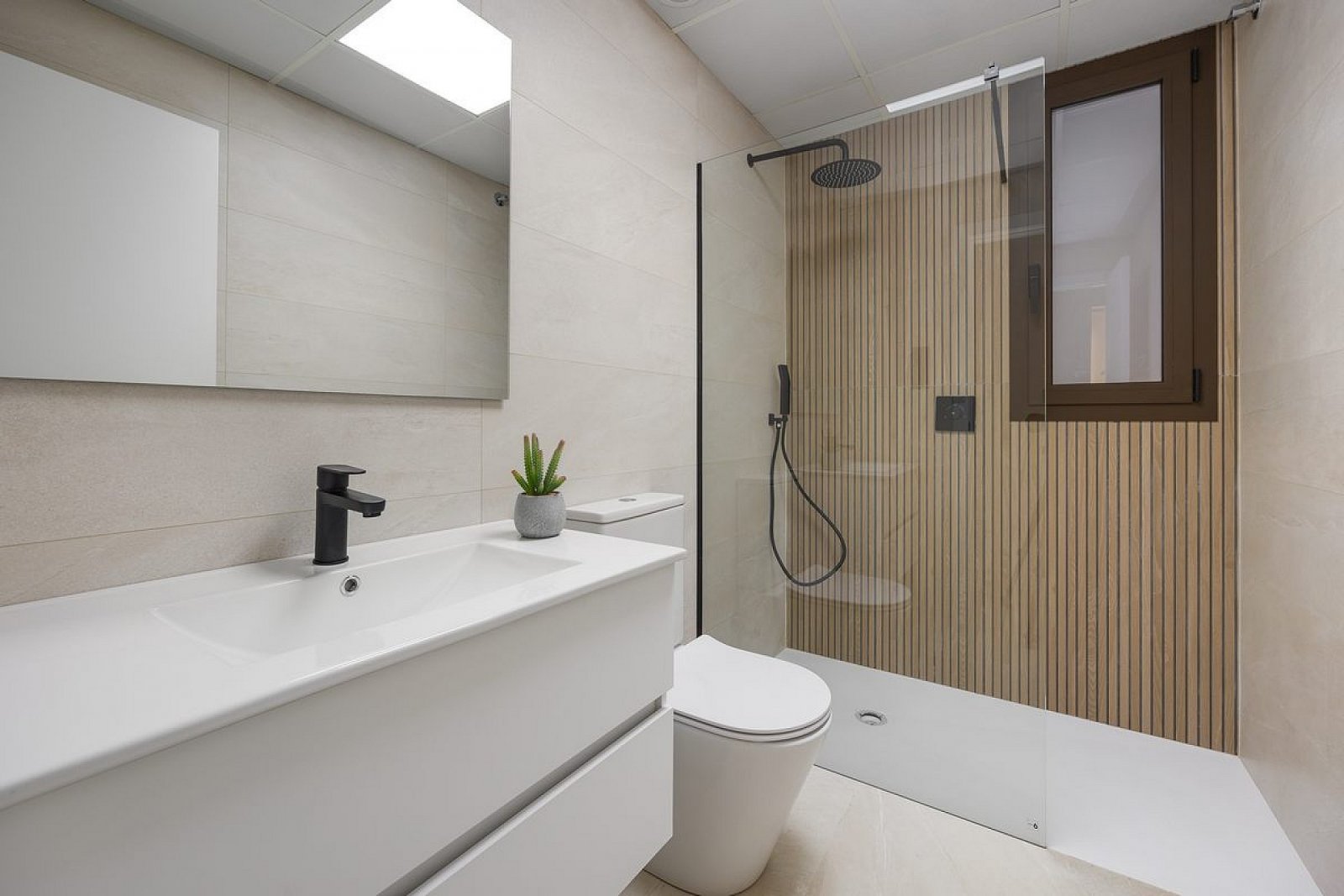 <p>Apartment with garden provided with 2 Bedrooms and 2 Bathrooms, communal swimming pool and underground parking space. </p><p>A total of 240 cont...