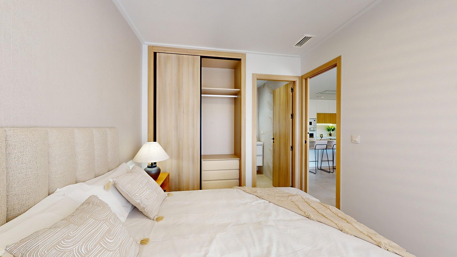 <p>Apartment with garden provided with 3 Bedrooms and 2 Bathrooms, communal swimming pool and underground parking space. </p>