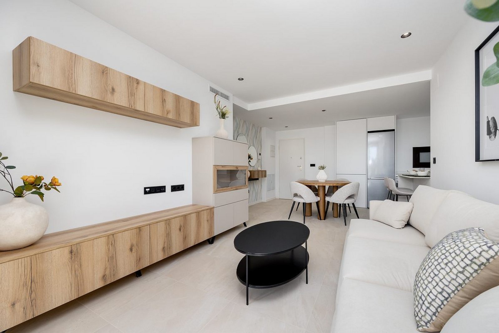 <p>Apartment with garden provided with 3 Bedrooms and 2 Bathrooms, communal swimming pool and underground parking space. </p><p>A total of 240 cont...