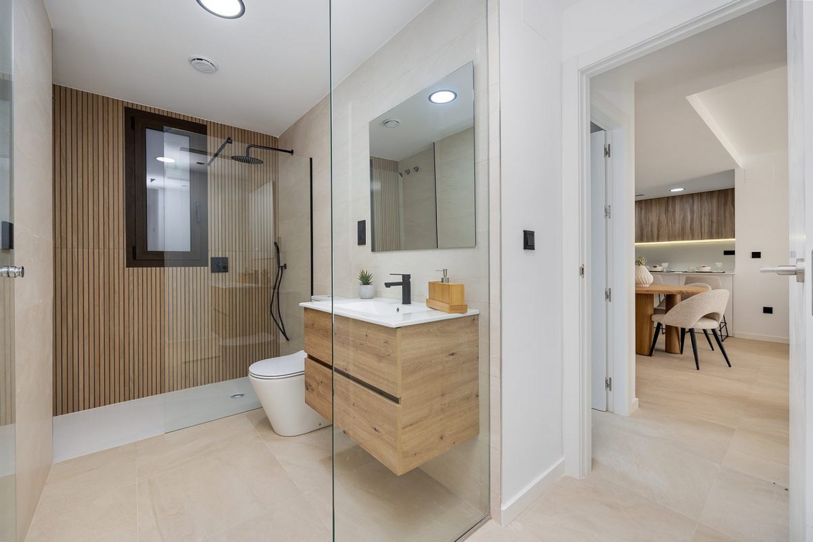 <p>Apartment with garden provided with 3 Bedrooms and 2 Bathrooms, communal swimming pool and underground parking space. </p><p>A total of 240 cont...