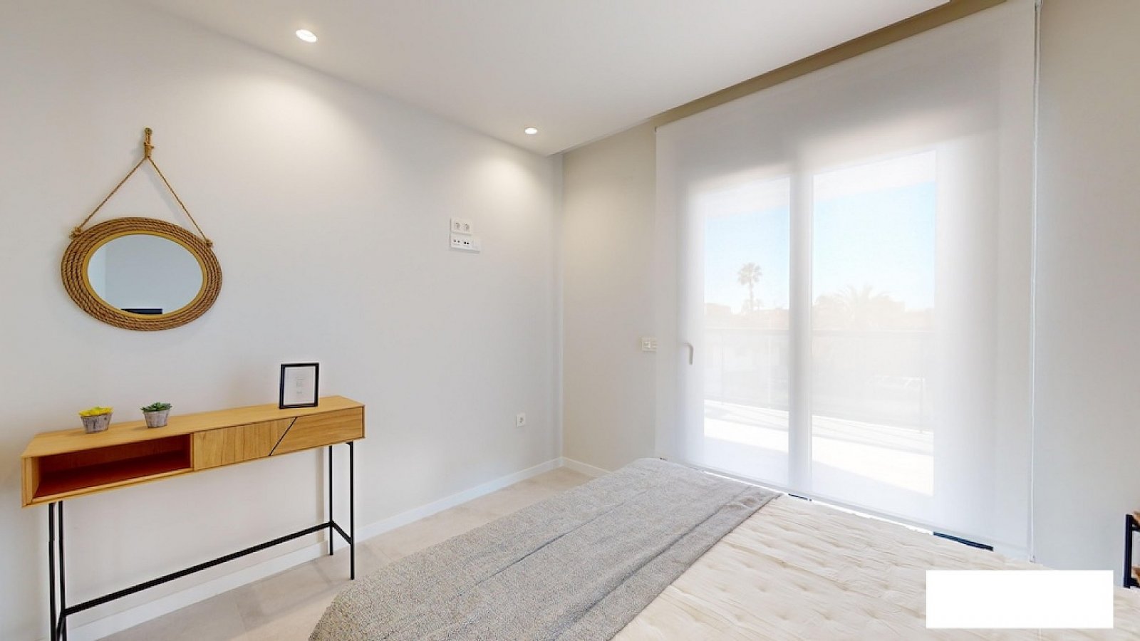 <p>Apartments - solarium provided with 2 Bedrooms and 2 Bathrooms, communal swimming pool and underground parking space with storage room. </p>