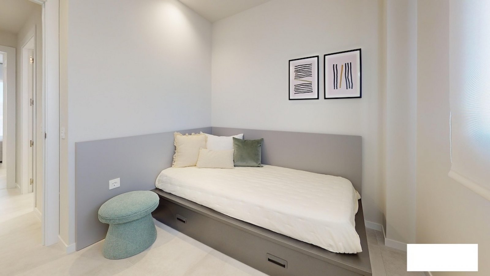 <p>Apartments - solarium provided with 2 Bedrooms and 2 Bathrooms, communal swimming pool and underground parking space with storage room. </p>