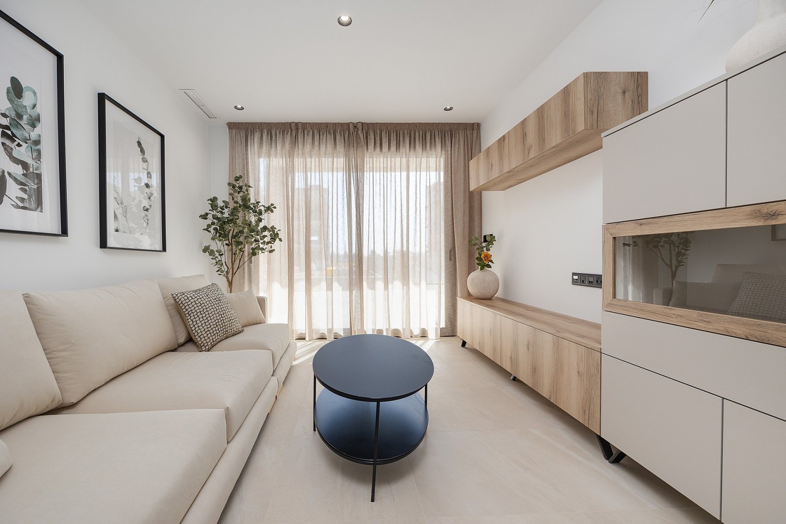 <p>Apartment with terrace provided with 3 Bedrooms and 2 Bathrooms, communal swimming pool and underground parking space. </p><p>A total of 240 con...