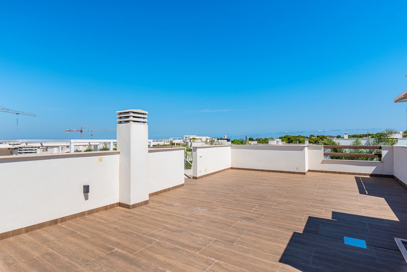 <p>Apartments - solarium provided with 3 Bedrooms and 2 Bathrooms, communal swimming pool and optional underground parking & storage room. </p>
