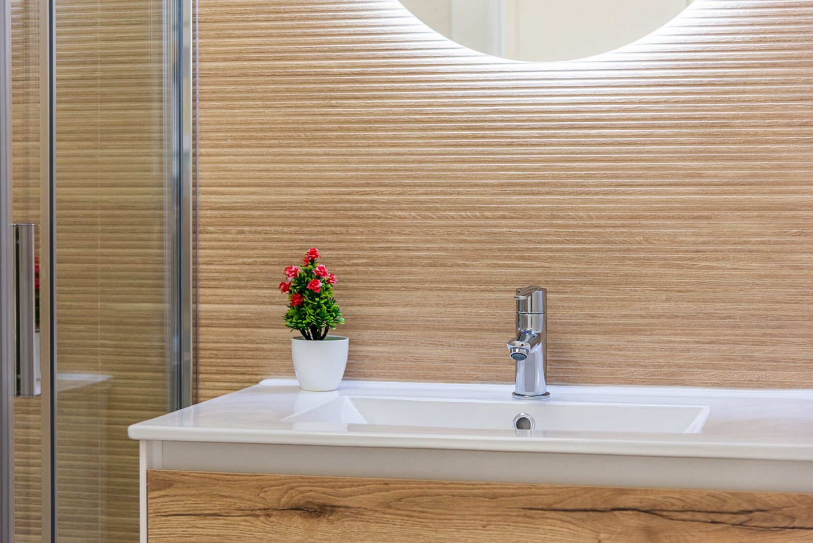 <p>Apartments - solarium provided with 3 Bedrooms and 2 Bathrooms, communal swimming pool and optional underground parking & storage room. </p>