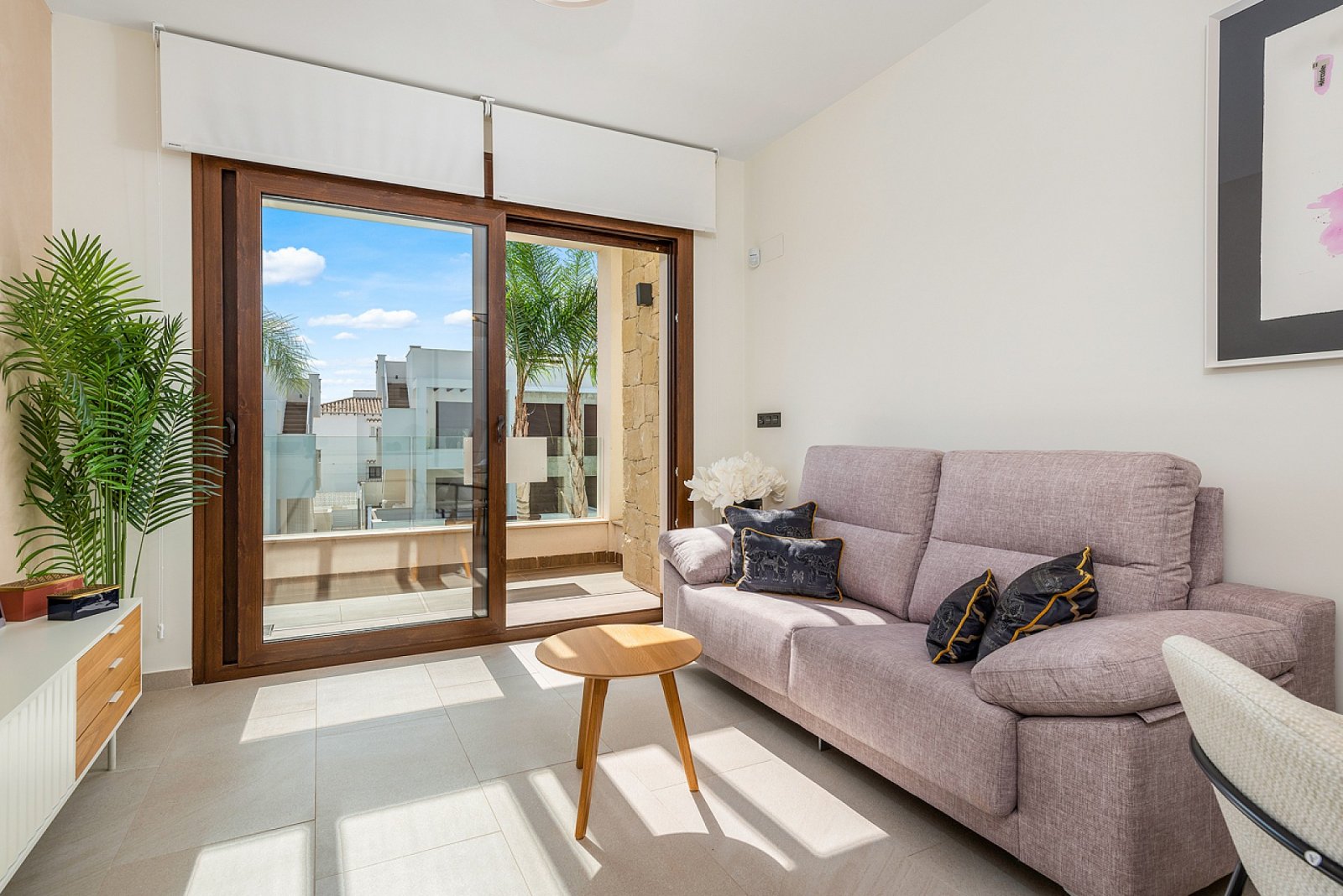 <p>Apartments - solarium provided with 3 Bedrooms and 2 Bathrooms, communal swimming pool and optional underground parking & storage room. </p>