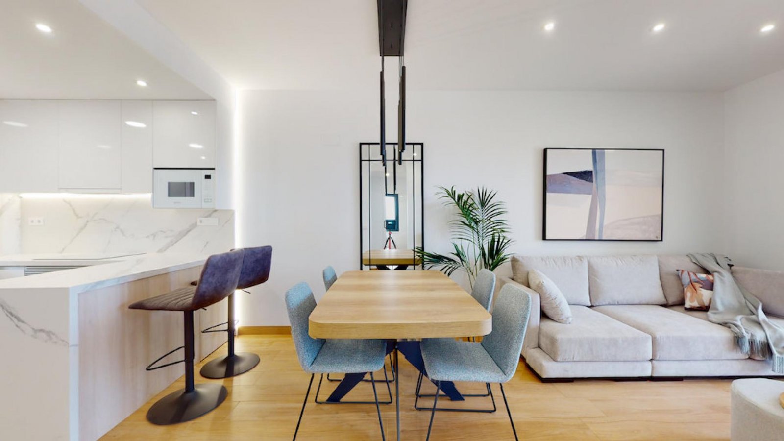 <p>Apartment with garden provided with 2 Bedrooms and 2 Bathrooms, communal swimming pool and optional underground parking space. </p><p>Modern apa...